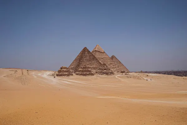 Day tour Giza Pyramids,Memphis & Sakkara