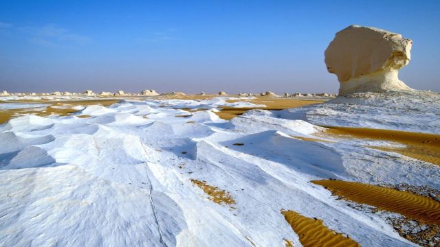 3 Days Trip to Black & White Desert, Bahariya Oasis from Cairo