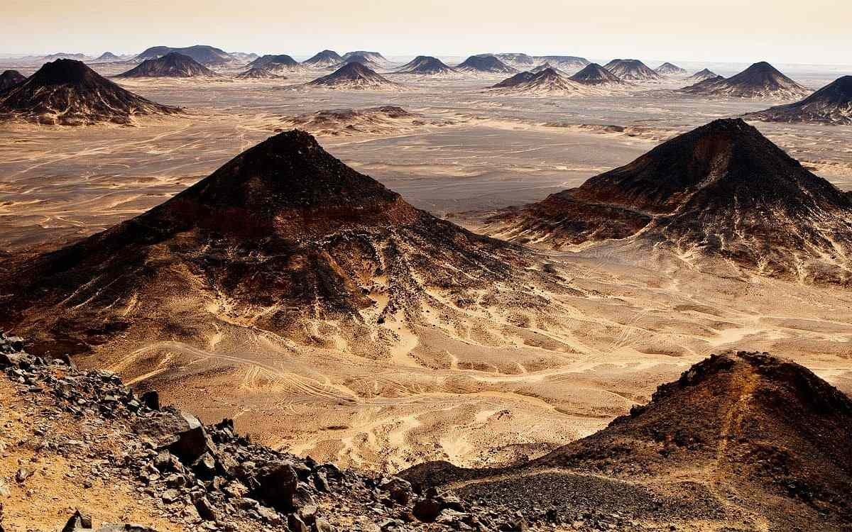 3 Days Trip to Black & White Desert, Bahariya Oasis from Cairo