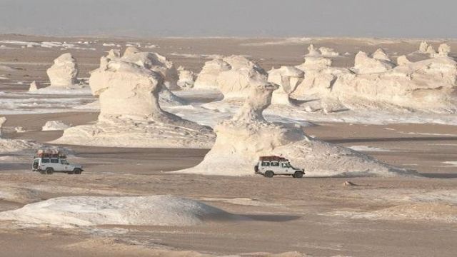 3 Days Trip to Black & White Desert, Bahariya Oasis from Cairo