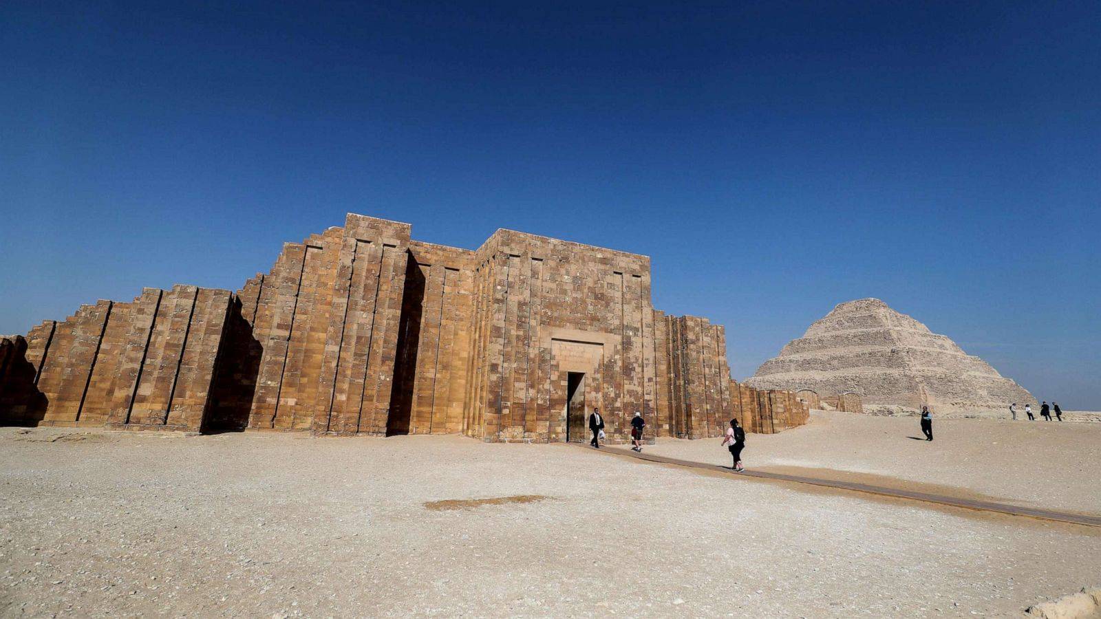 Private Day Tour: Giza Pyramids Including Bent, Red & Step Pyramids at Dashur & Sakkara