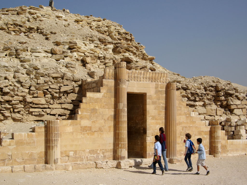 Private Day Tour: Giza Pyramids Including Bent, Red & Step Pyramids at Dashur & Sakkara