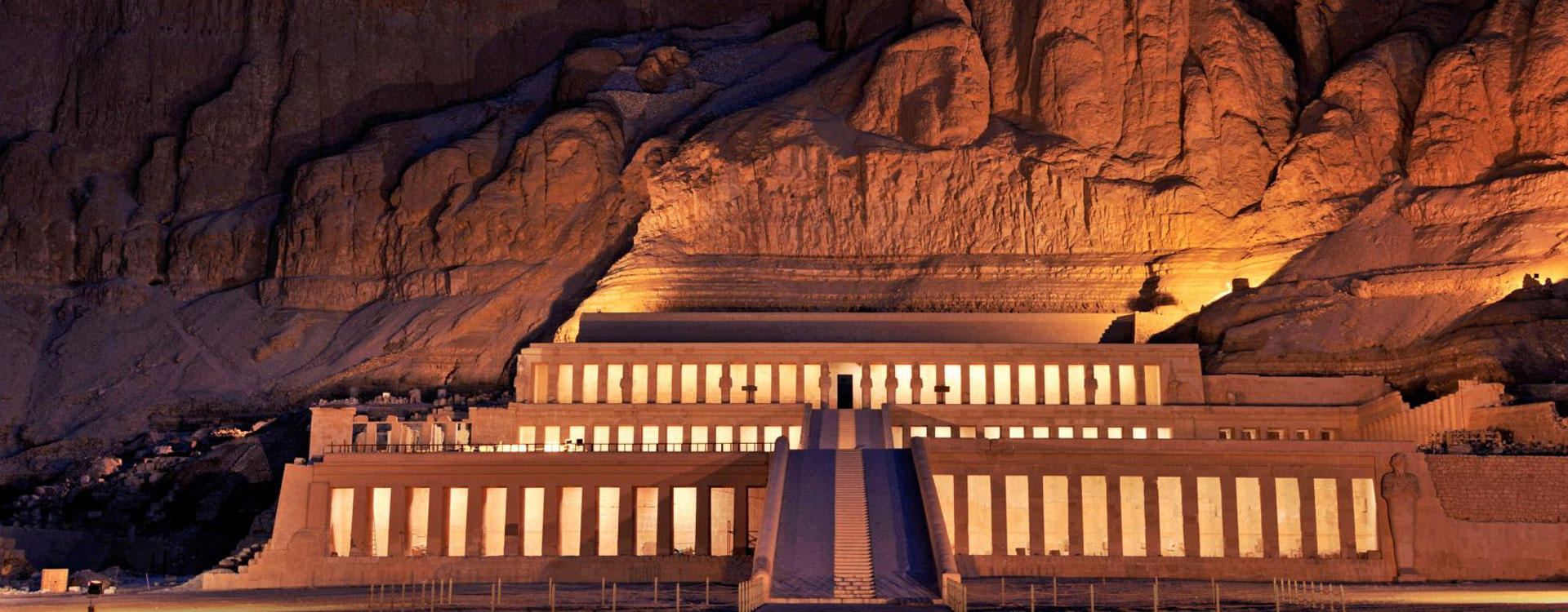 Pyramids, Oases and Nile Cruise Tour