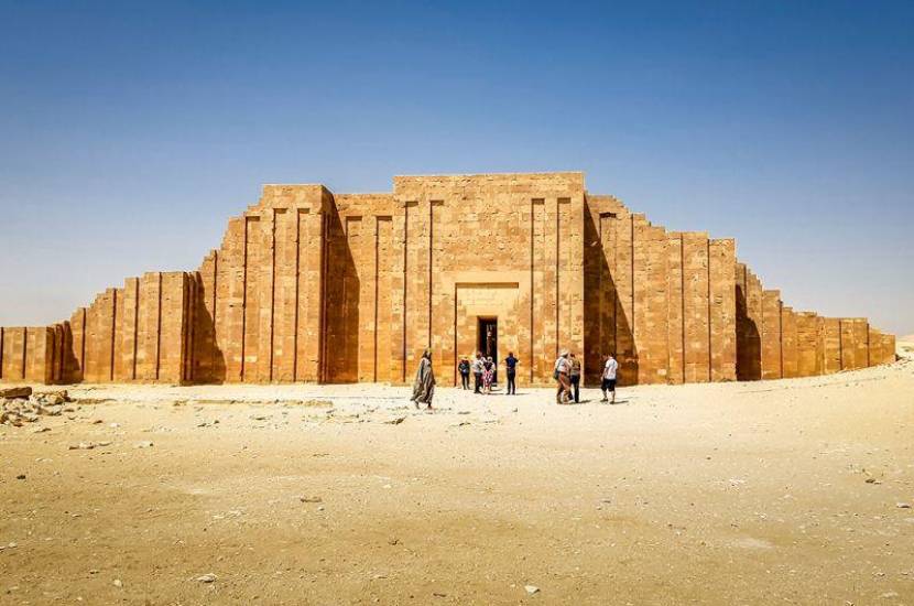 Private Day Tour: Giza Pyramids Including Bent, Red & Step Pyramids at Dashur & Sakkara