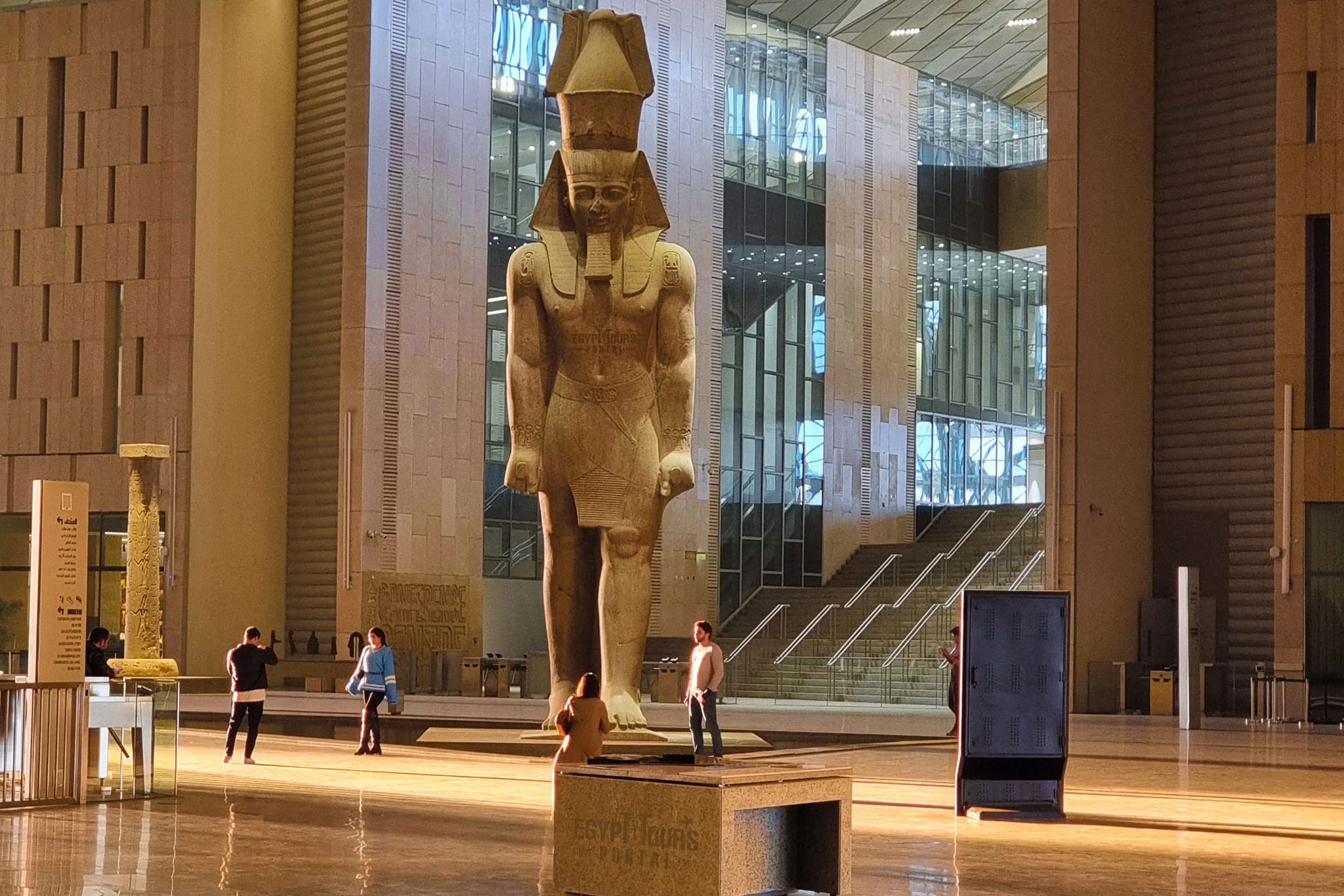 Private Half- Day Tour: Giza Pyramids - Egyptian Museum & Khan El khallil