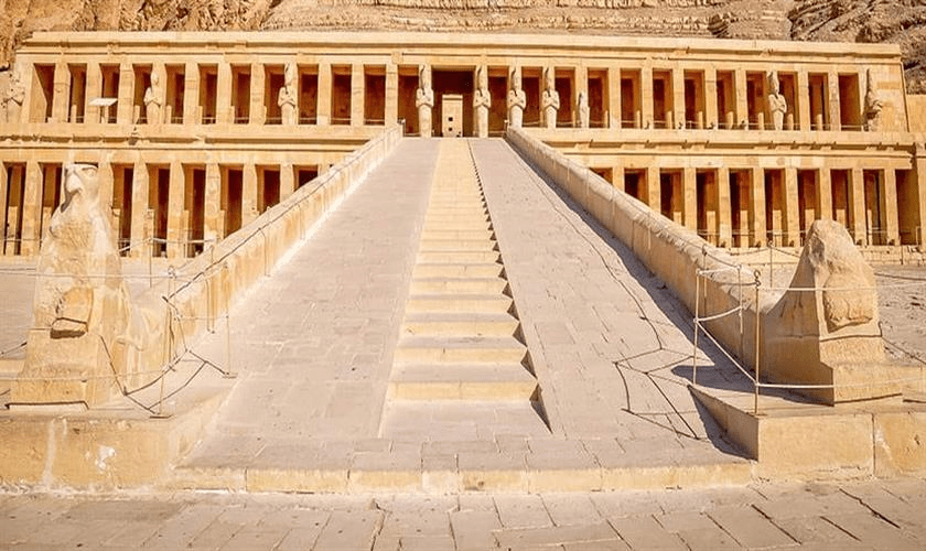 Private 12 Days Tour:Giza Pyramids, Luxor, Aswan Nile cruise & Hurghada €