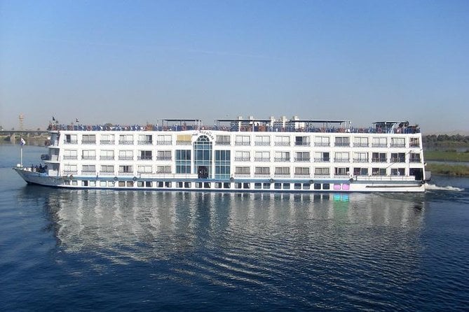 Cairo Pyramids Day Tour and Nile Cruise Lunch from Port Said